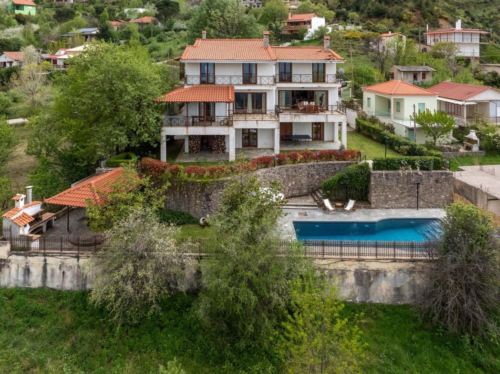 Traditional Luxury Villa Armonia Aigio Exterior photo