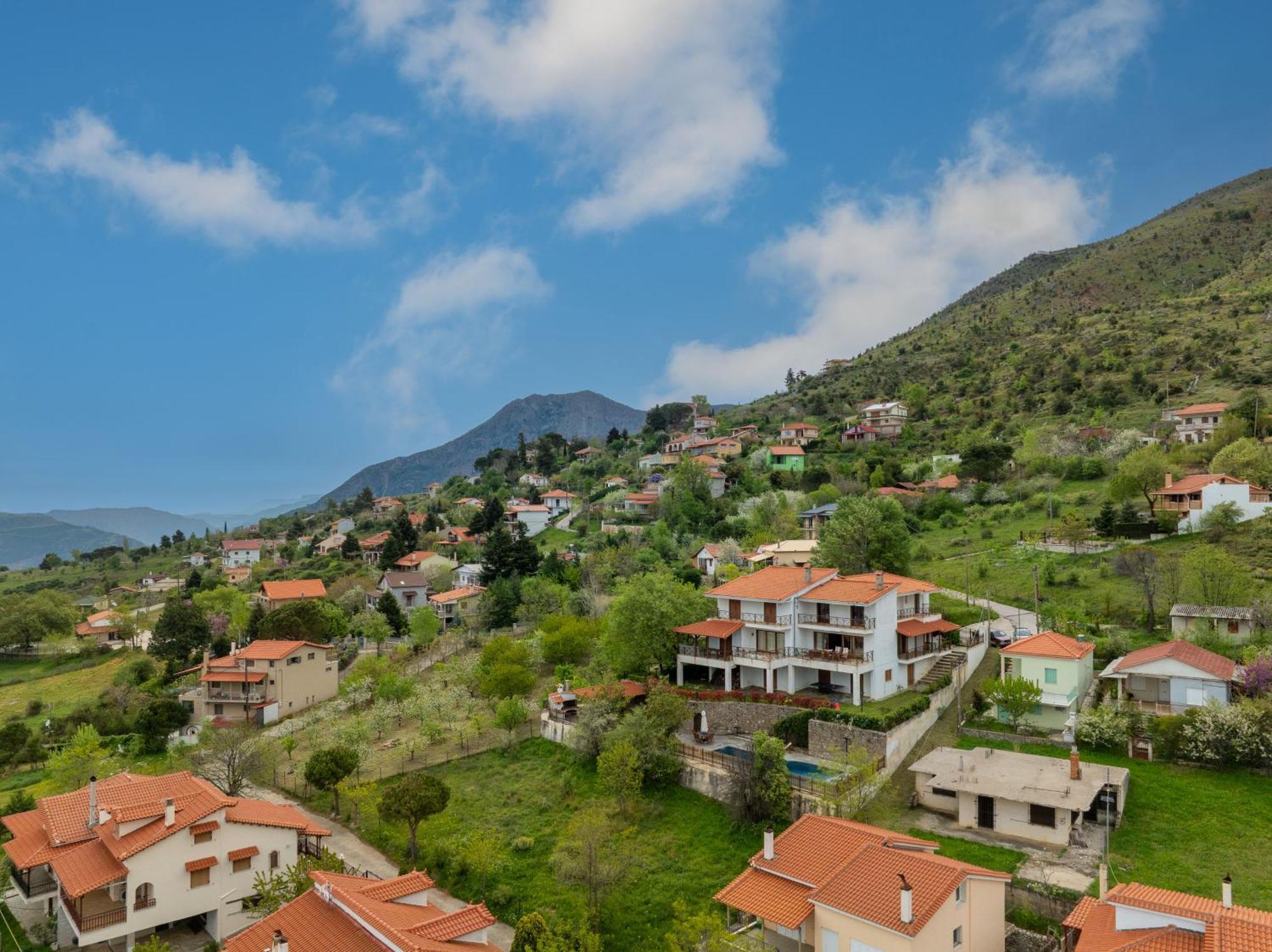 Traditional Luxury Villa Armonia Aigio Exterior photo